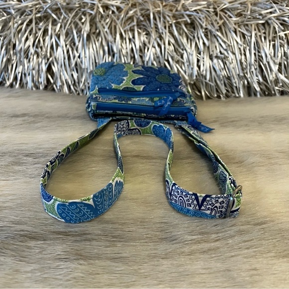 VERA BRADLEY Doodle Daisy Little Flap Hipster Green Blue Floral 2011 Crossbody - Picture 11 of 17
